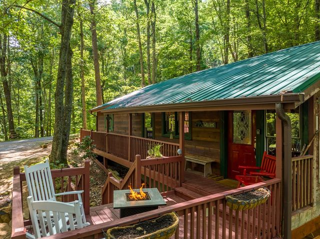 131 Hickory Trace, Ellijay, GA 30536