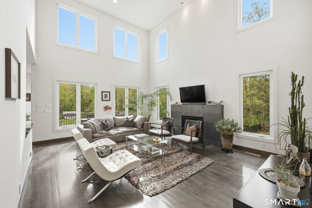 504 Deercliff Road, Avon, CT 06001