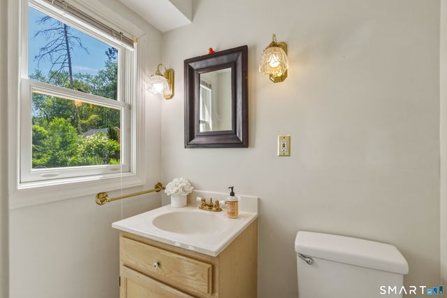 9 Bainbridge Road, West Hartford, CT 06119