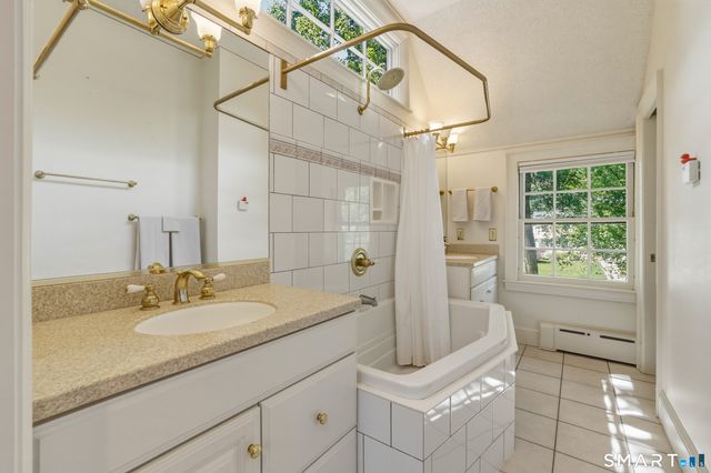 9 Bainbridge Road, West Hartford, CT 06119