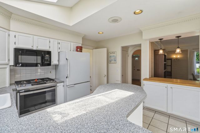 9 Bainbridge Road, West Hartford, CT 06119