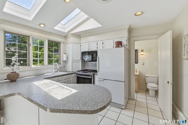 9 Bainbridge Road, West Hartford, CT 06119
