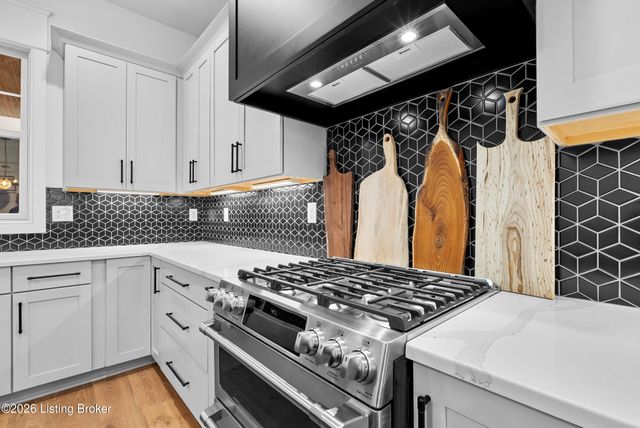 6106 Starflower St, Prospect, KY 40059