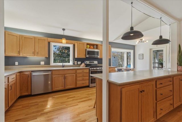 11 Scotsdale Road, South Burlington, VT 05403