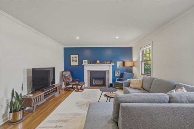 11 Scotsdale Road, South Burlington, VT 05403