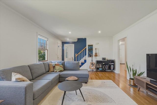 11 Scotsdale Road, South Burlington, VT 05403