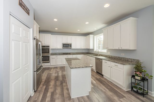 2868 Liberty Lakes Boulevard, Wauconda, IL 60084