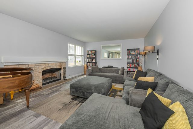 2868 Liberty Lakes Boulevard, Wauconda, IL 60084