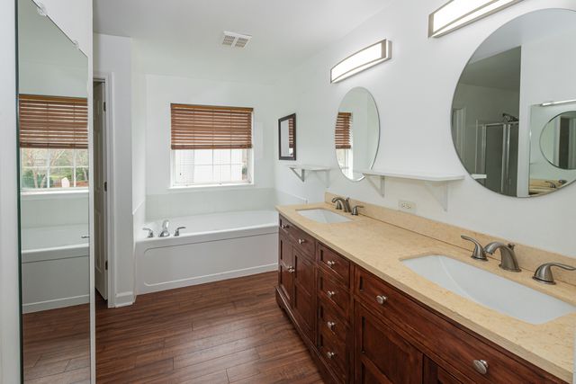 2868 Liberty Lakes Boulevard, Wauconda, IL 60084