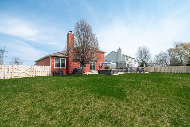 2868 Liberty Lakes Boulevard, Wauconda, IL 60084