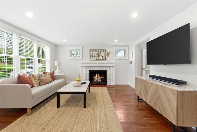 79 Shaw St, Weymouth, MA 02191