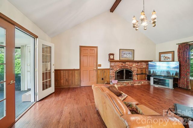 104 Finley Street, Hendersonville, NC 28739