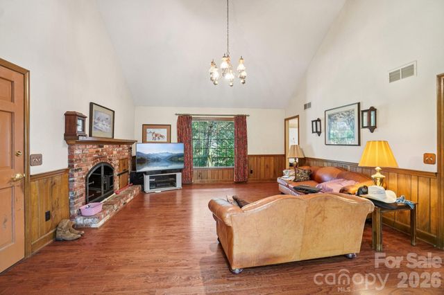 104 Finley Street, Hendersonville, NC 28739