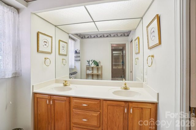 104 Finley Street, Hendersonville, NC 28739