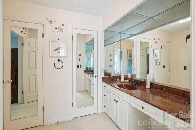 104 Finley Street, Hendersonville, NC 28739