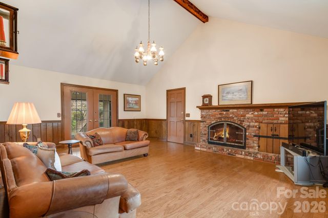 104 Finley Street, Hendersonville, NC 28739