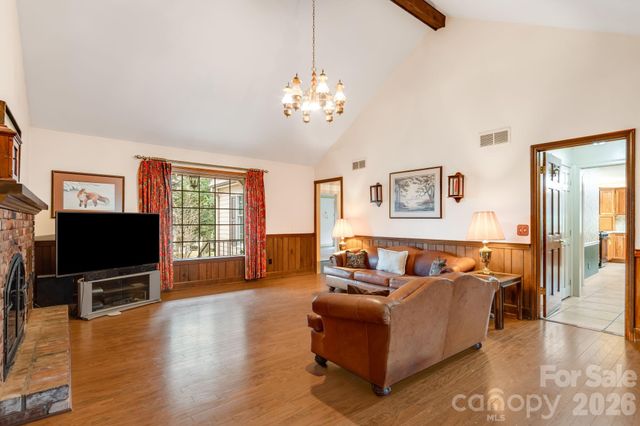 104 Finley Street, Hendersonville, NC 28739