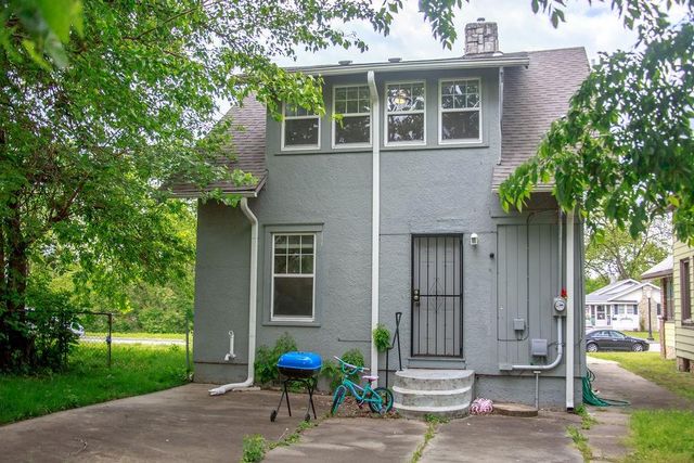2923 Parkwood Boulevard, Kansas City, KS 66104