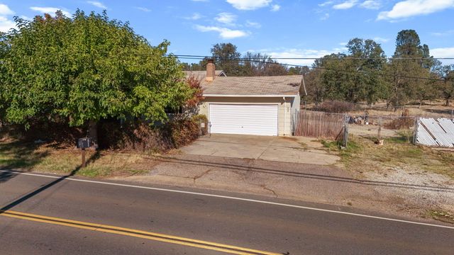 9745 Old Oregon Trail, Redding, CA 96003