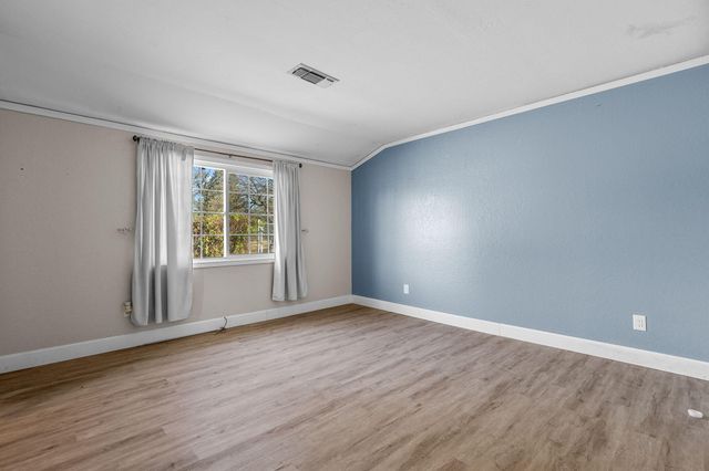 9745 Old Oregon Trail, Redding, CA 96003