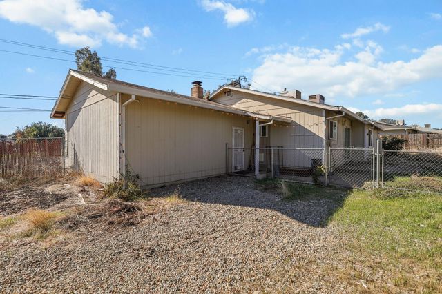 9745 Old Oregon Trail, Redding, CA 96003