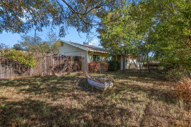 9745 Old Oregon Trail, Redding, CA 96003