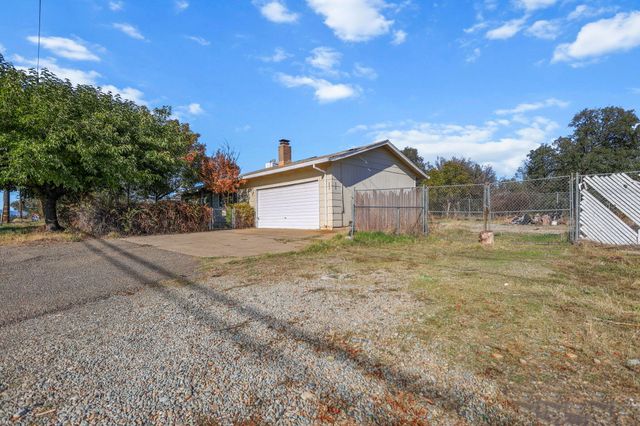 9745 Old Oregon Trail, Redding, CA 96003