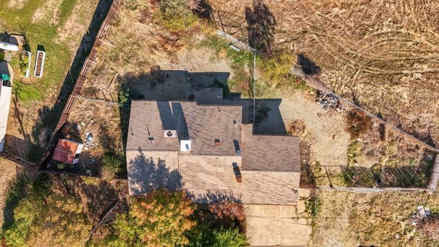 9745 Old Oregon Trail, Redding, CA 96003