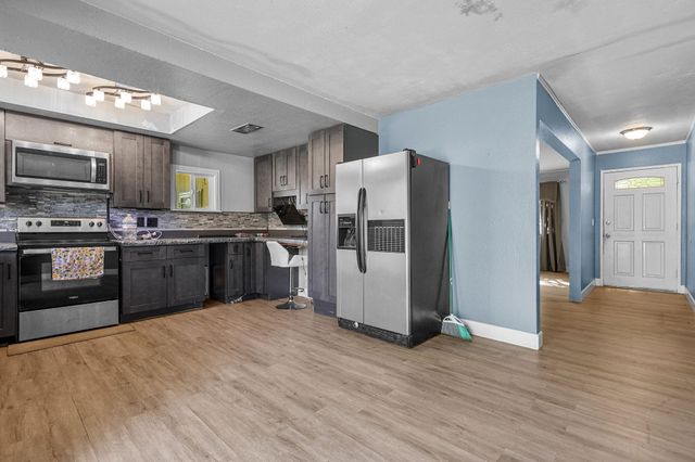 9745 Old Oregon Trail, Redding, CA 96003