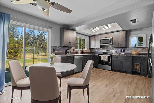 9745 Old Oregon Trail, Redding, CA 96003