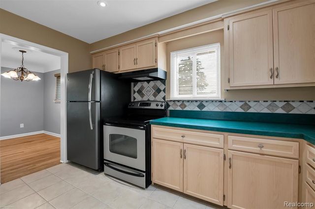 16531 Frazho Road, Roseville, MI 48066