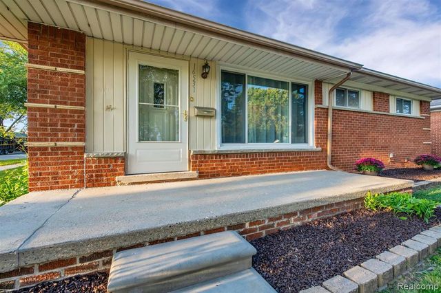 16531 Frazho Road, Roseville, MI 48066