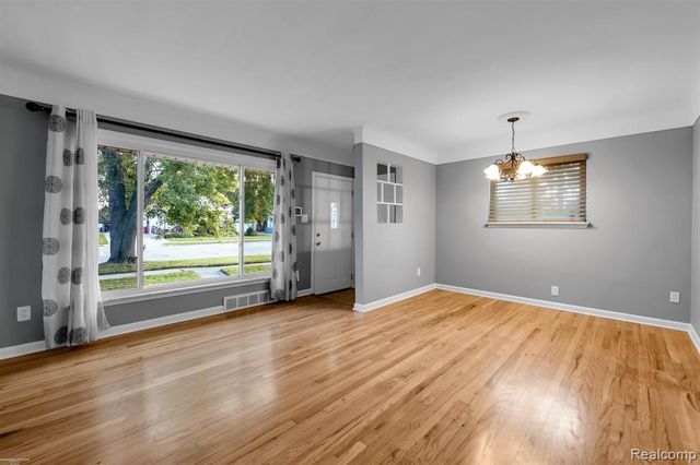 16531 Frazho Road, Roseville, MI 48066