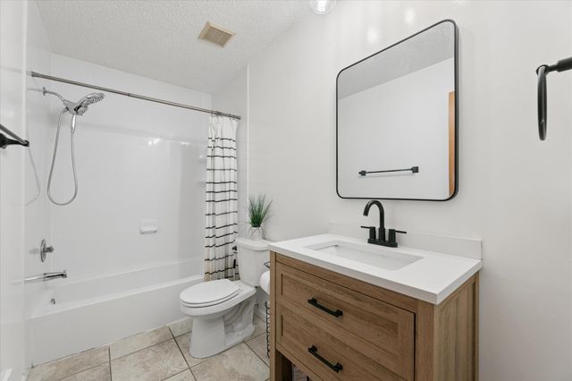 6242 Whispering Oaks Drive, Eden Prairie, MN 55346