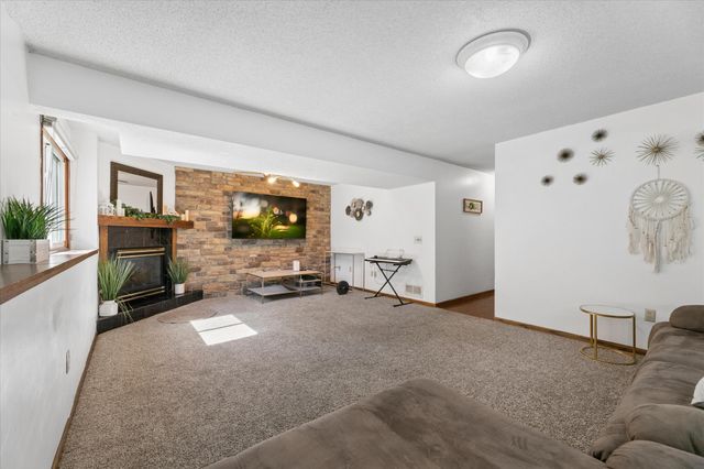 6242 Whispering Oaks Drive, Eden Prairie, MN 55346