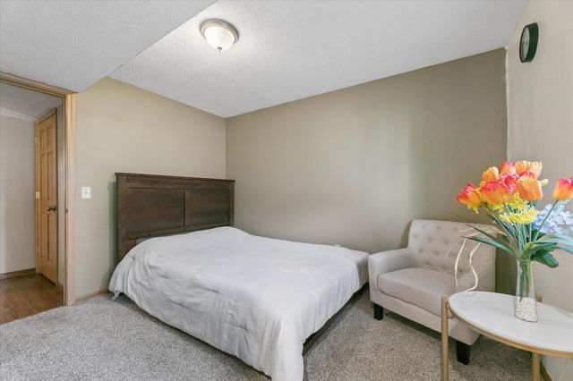 6242 Whispering Oaks Drive, Eden Prairie, MN 55346