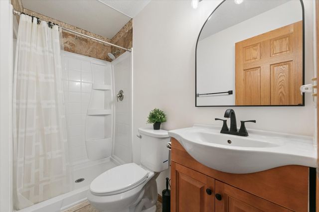 6242 Whispering Oaks Drive, Eden Prairie, MN 55346