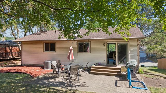 6242 Whispering Oaks Drive, Eden Prairie, MN 55346