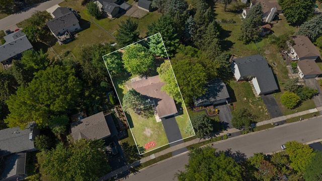 6242 Whispering Oaks Drive, Eden Prairie, MN 55346