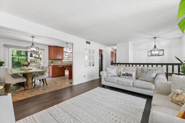 6242 Whispering Oaks Drive, Eden Prairie, MN 55346