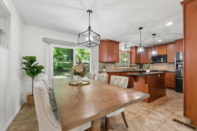 6242 Whispering Oaks Drive, Eden Prairie, MN 55346