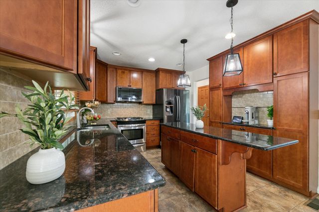 6242 Whispering Oaks Drive, Eden Prairie, MN 55346