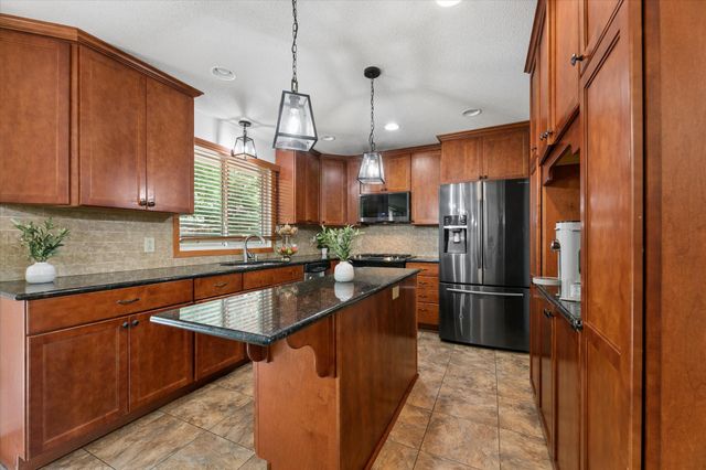 6242 Whispering Oaks Drive, Eden Prairie, MN 55346