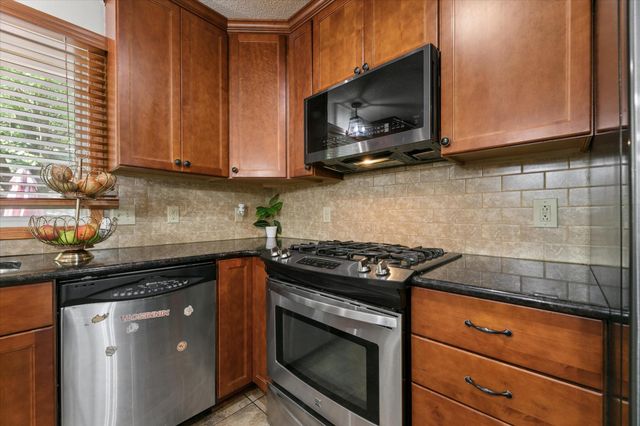 6242 Whispering Oaks Drive, Eden Prairie, MN 55346