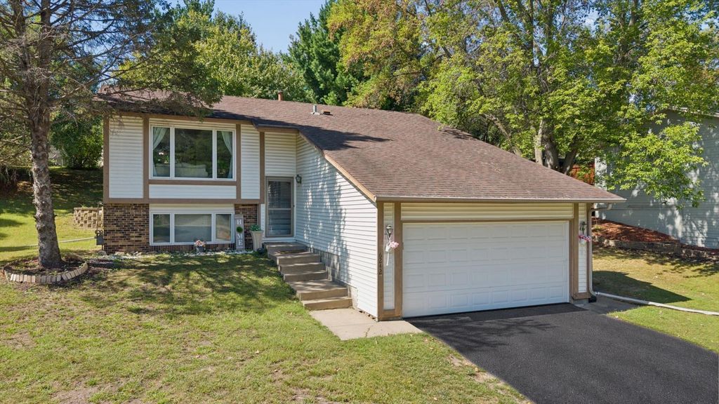 6242 Whispering Oaks Drive, Eden Prairie, MN 55346 — exterior