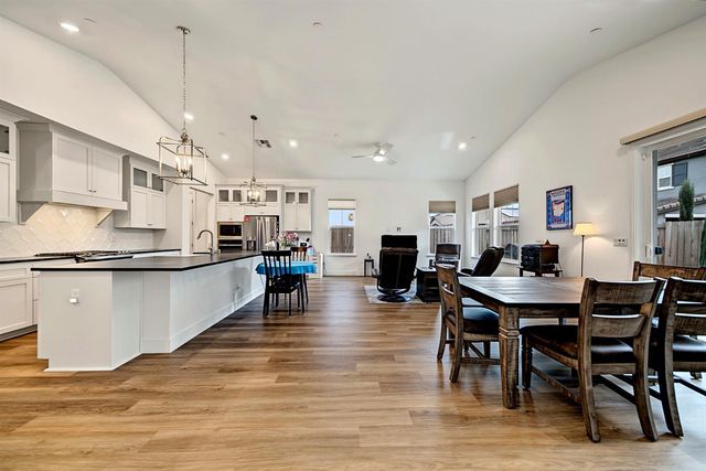 1925 Carmel Ranch Cir, Oakdale, CA 95361