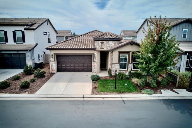 1925 Carmel Ranch Cir, Oakdale, CA 95361