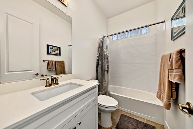 1925 Carmel Ranch Cir, Oakdale, CA 95361