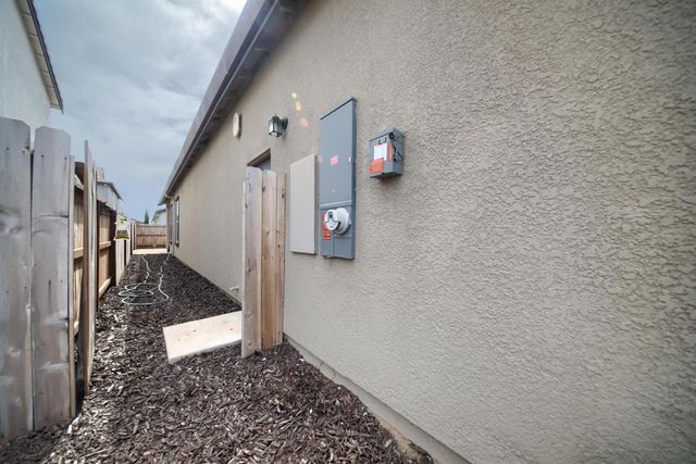 1925 Carmel Ranch Cir, Oakdale, CA 95361