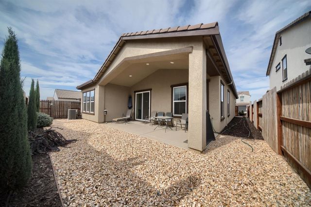 1925 Carmel Ranch Cir, Oakdale, CA 95361
